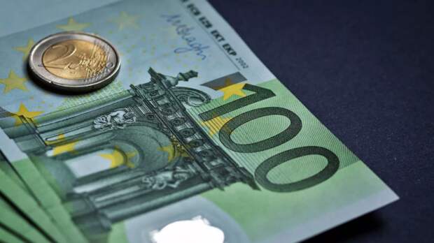Курс евро превысил 100 рублей