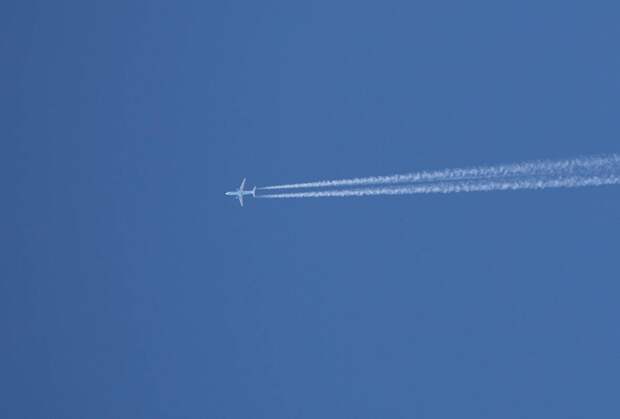 Самолет дважды вернулся в аэропорт из-за двух инцидентов в воздухе