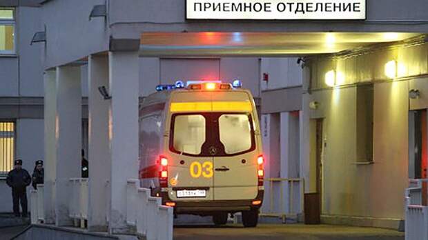 В Москве автомобиль сбил бригаду дорожных рабочих