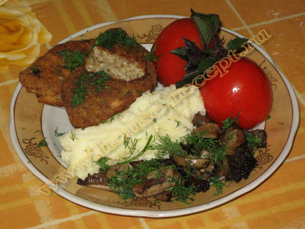 Грибные котлеты с гарниром из картофельного пюре