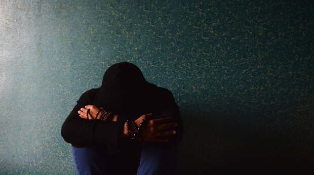 Петербуржца задержали за фиктивный брак и «бумажное» отцовство