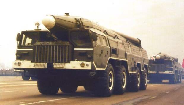 Серебро - у ракетного спецшасси МАЗ-543. беларусь, белоруссия