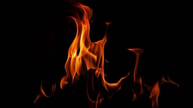 Пожар произошел в жилом доме старой постройки на Татарской улице в центре Москвы