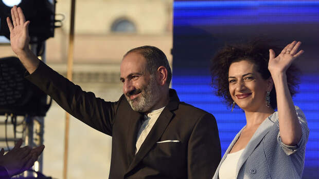 Пашинян выразил надежду на воссоединение с супругой после разрыва отношений