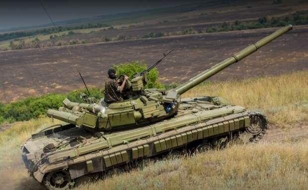 В Мариуполе у украинских солдат угнали два танка В Мариуполе у украинских солдат угнали два танка