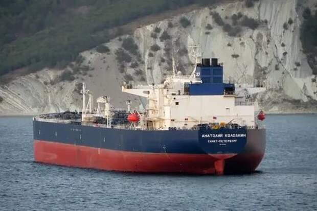 Путин не поддался угрозам Трампа. Россия отправила танкер в "запретное место"