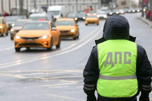 Суд в Москве арестовал владельца BMW за отказ снять тонировку