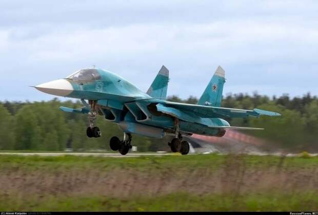Под крылом самолёта о чем-то орёт заправщик над морем тайги