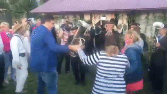 Танец Саакашвили попал на видео Танец Саакашвили попал на видео