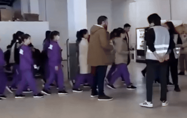 В Wildberries набрали на свой склад сотрудниц из Северной Кореи – пока в тестовом режиме. Видео: ТГ-канал @bolecon